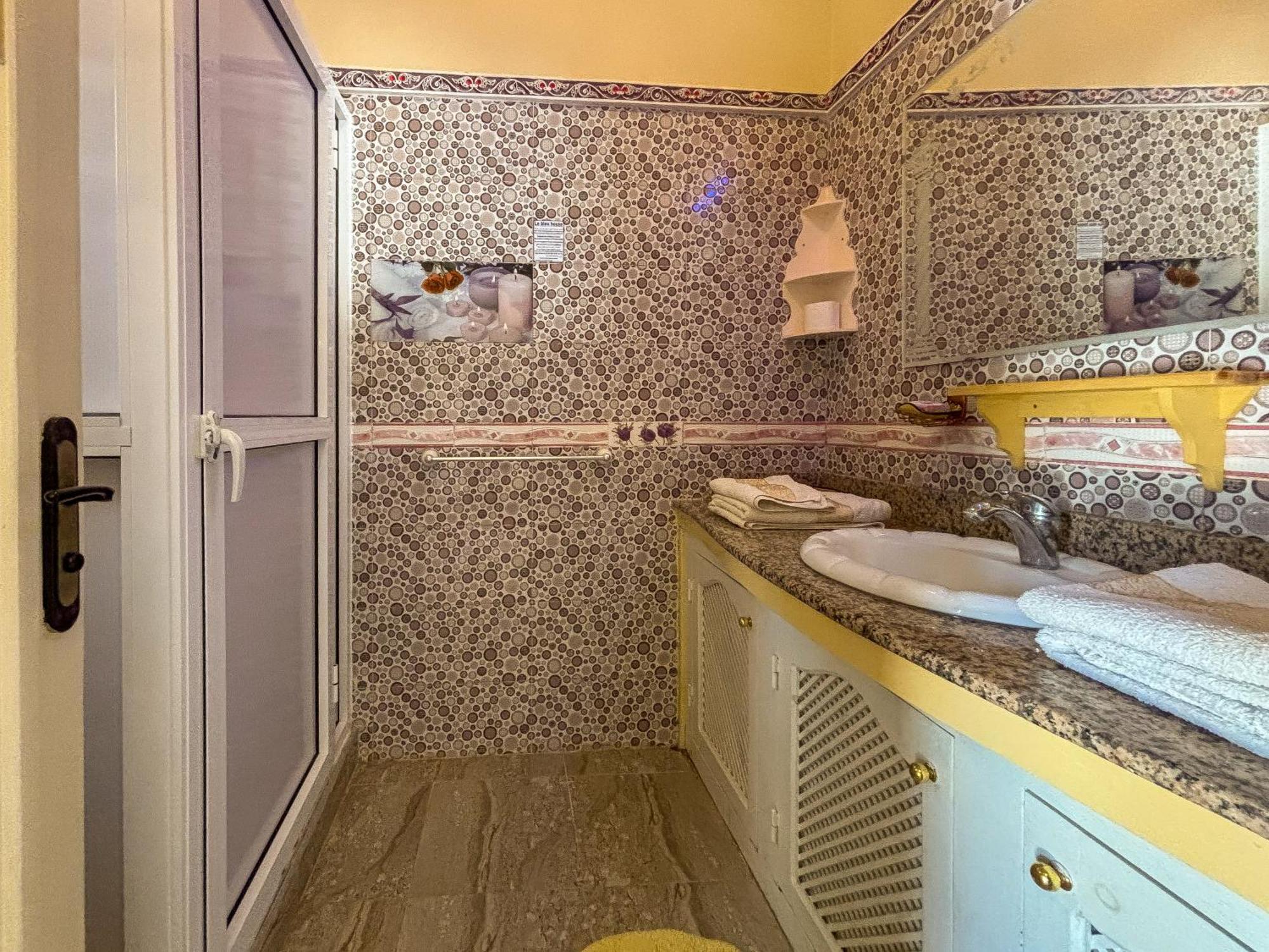 Bed and Breakfast Le Bleu House Sidi Abdallah Ghiat Exterior foto
